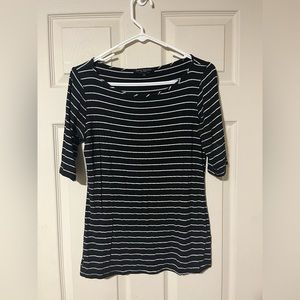 Green envelope striped shirt sleeve tee, black and white